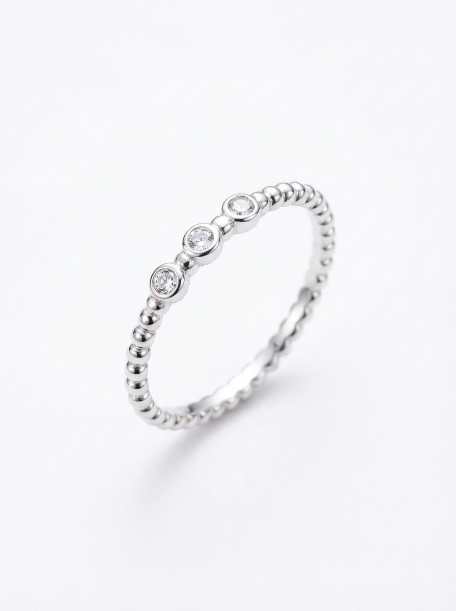 Anillo bolitas con 3 cubics